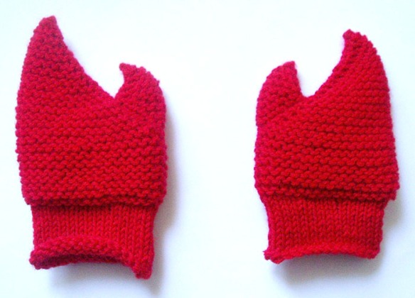 Lobster Claw mittens. Pattern by Morehouse Farm. Knitted by Anne Grove